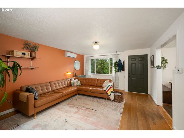 2715 Se 77TH Ave, Portland, OR 97206