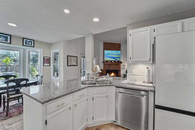 109 Oyster Point Row, Charleston, SC 29412