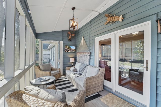 109 Oyster Point Row, Charleston, SC 29412