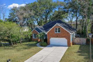 109 Oyster Point Row, Charleston, SC 29412