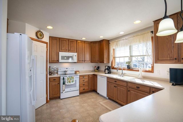 107 ARBOR BLUFF DR, Bellefonte, PA 16823