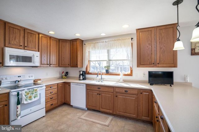 107 ARBOR BLUFF DR, Bellefonte, PA 16823