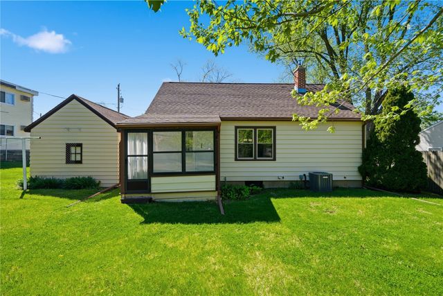 1434 Oakland NE, Cedar Rapids, IA 52402