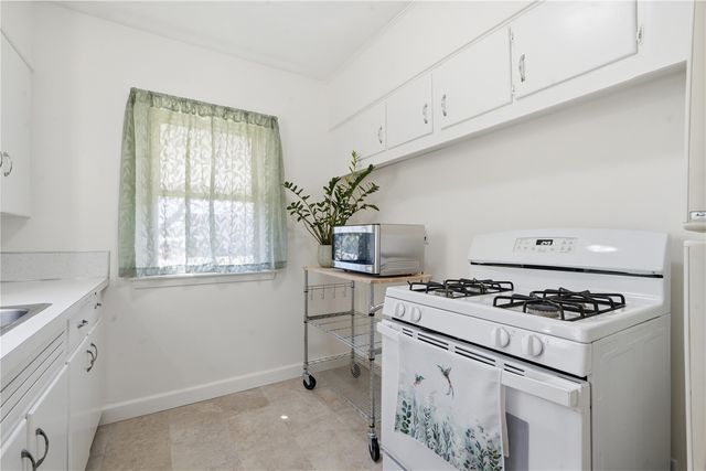 1434 Oakland NE, Cedar Rapids, IA 52402