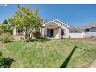 12997 Se LA CRESTA Dr, Milwaukie, OR 97222