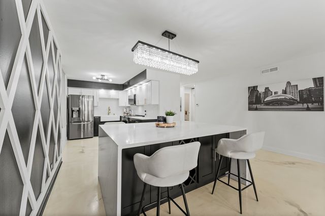 201 E Chestnut Street 11E, Chicago, IL 60611