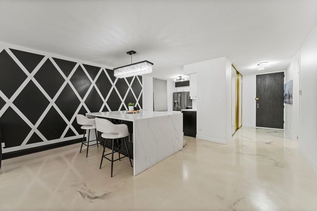 201 E Chestnut Street 11E, Chicago, IL 60611