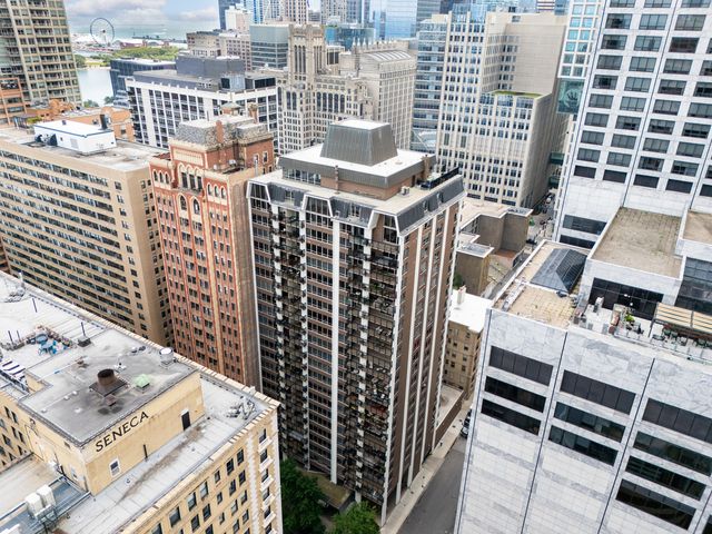 201 E Chestnut Street 11E, Chicago, IL 60611