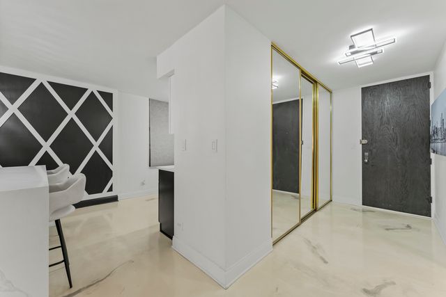201 E Chestnut Street 11E, Chicago, IL 60611