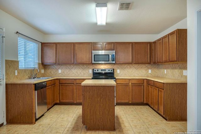 9539 LOOKOVER BAY, Converse, TX 78109