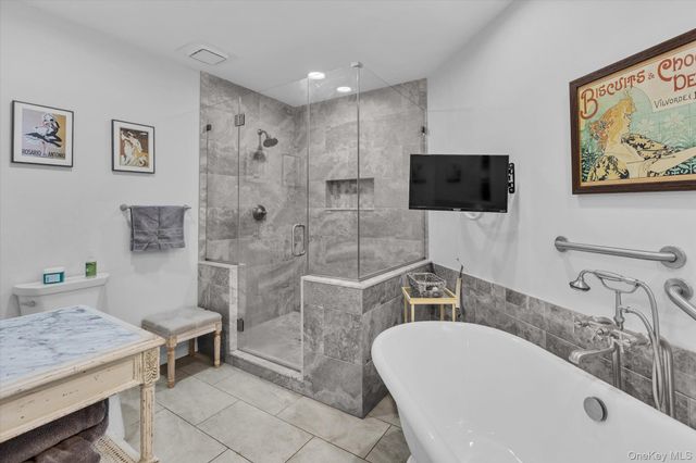 707 Bluffs Drive N, Baiting Hollow, NY 11933