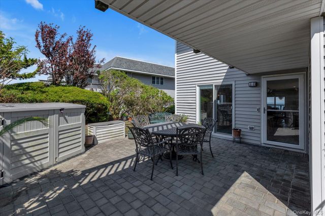 707 Bluffs Drive N, Baiting Hollow, NY 11933