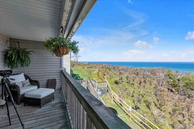 707 Bluffs Drive N, Baiting Hollow, NY 11933