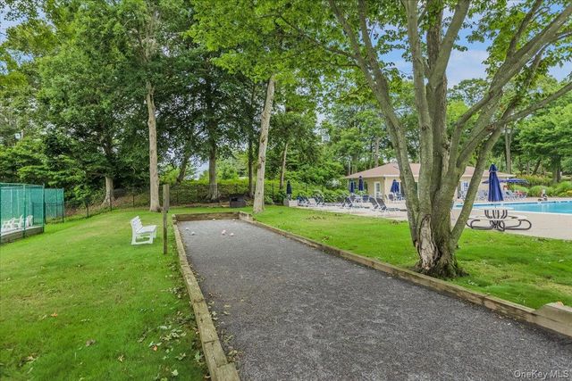 707 Bluffs Drive N, Baiting Hollow, NY 11933