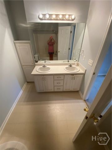 10 Crossing Drive, Richmond Hill, GA 31324