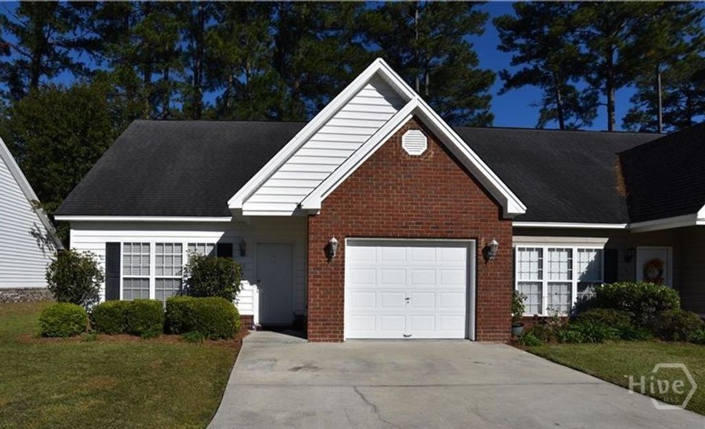 10 Crossing Drive, Richmond Hill, GA 31324