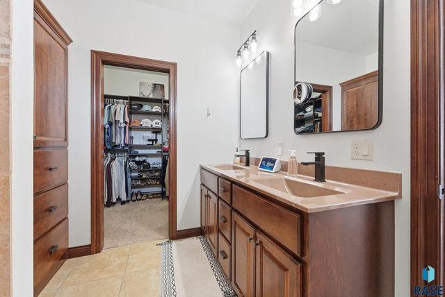 1400 S Hyde Park Ave Avenue, Sioux Falls, SD 57106