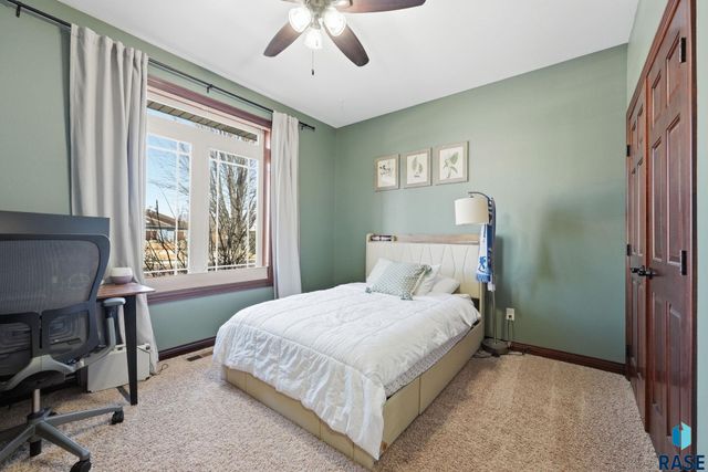 1400 S Hyde Park Ave Avenue, Sioux Falls, SD 57106