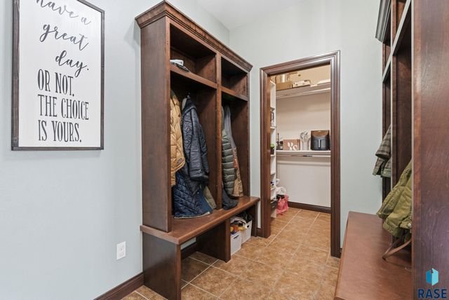 1400 S Hyde Park Ave Avenue, Sioux Falls, SD 57106