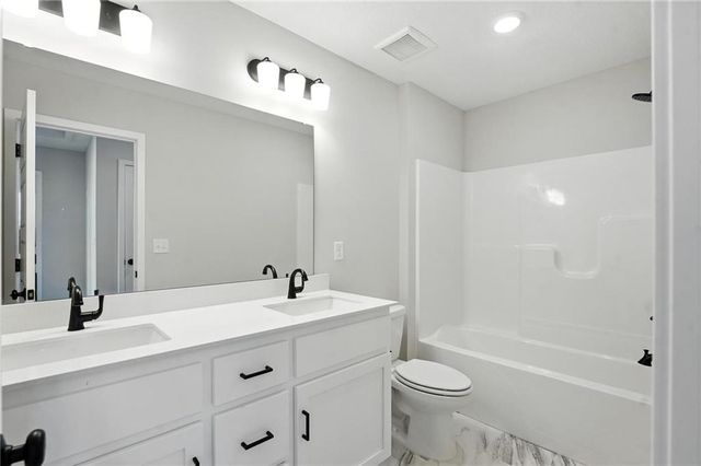 1321 S 4th Street E, Louisburg, KS 66053