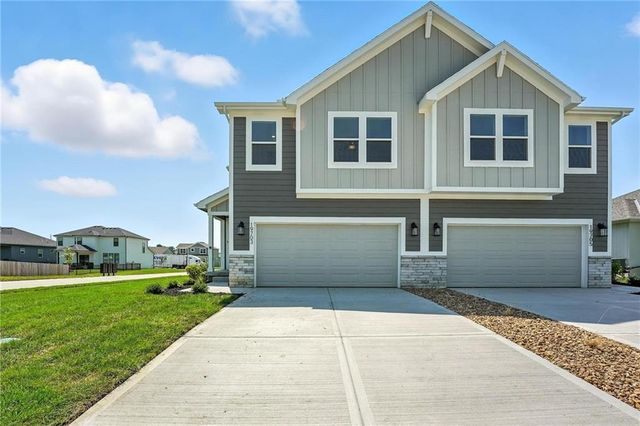 1321 S 4th Street E, Louisburg, KS 66053