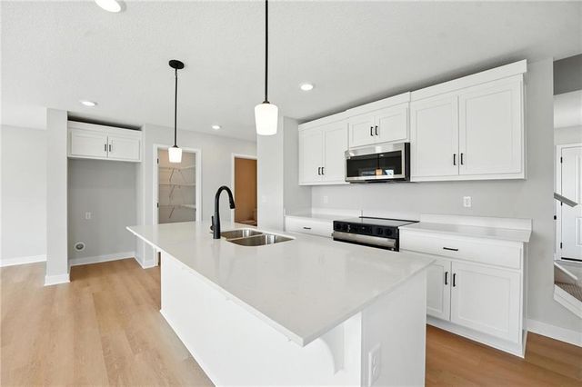 1321 S 4th Street E, Louisburg, KS 66053