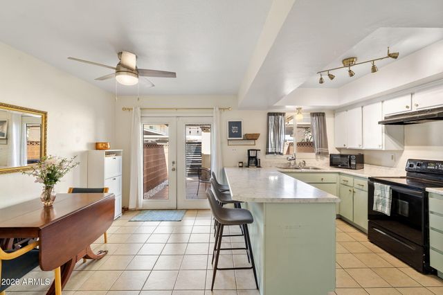 8420 E MONTEBELLO Avenue, Scottsdale, AZ 85250