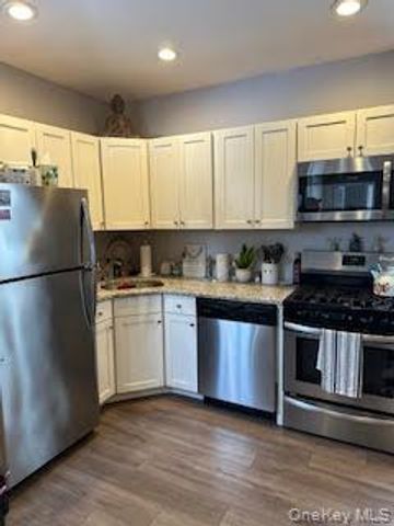 74 Prospect Street 1N, Huntington, NY 11743