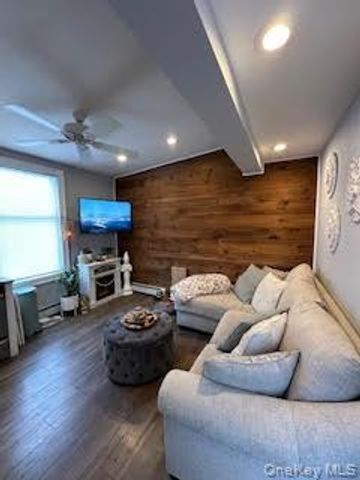 74 Prospect Street 1N, Huntington, NY 11743