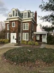 74 Prospect Street 1N, Huntington, NY 11743