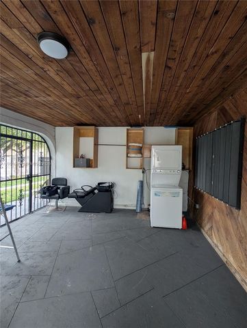 1900 NE 186th Dr, North Miami Beach, FL 33179