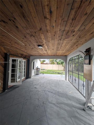 1900 NE 186th Dr, North Miami Beach, FL 33179