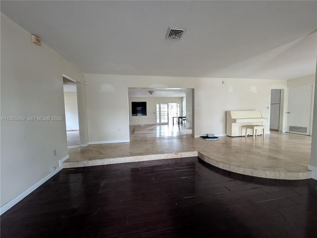 1900 NE 186th Dr, North Miami Beach, FL 33179