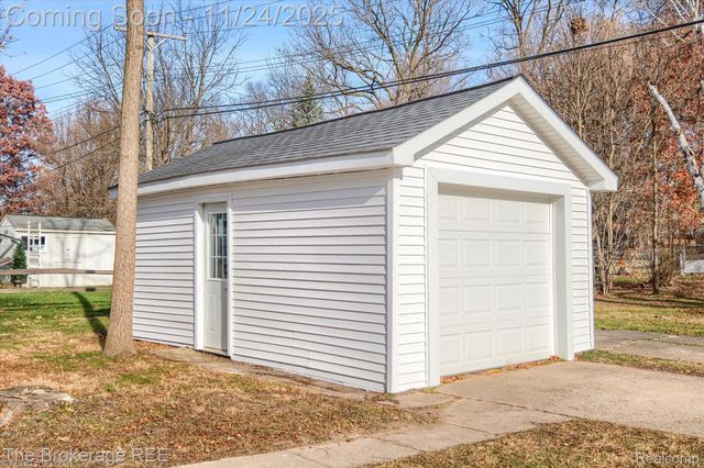 1684 Liberty Street, Lapeer, MI 48446