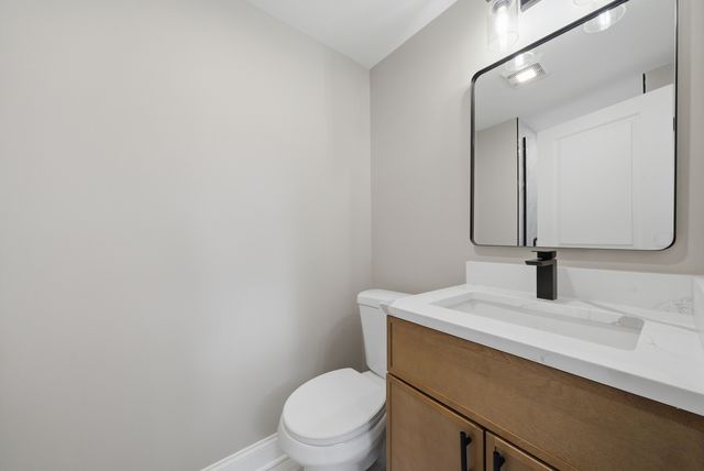 2S206 Mayfield Lane, Glen Ellyn, IL 60137