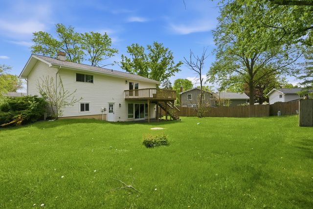 2S206 Mayfield Lane, Glen Ellyn, IL 60137