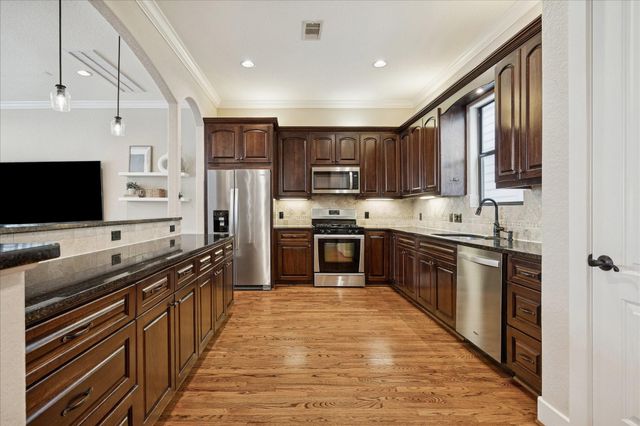 934 W 22nd Street B, Houston, TX 77008