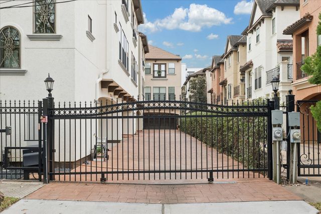 934 W 22nd Street B, Houston, TX 77008