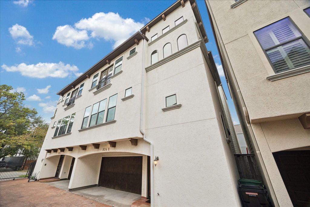 934 W 22nd Street B, Houston, TX 77008