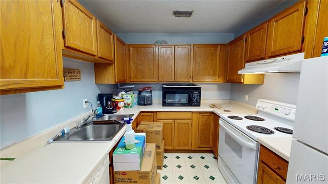 518 W Harris Avenue, Greenville, IL 62246