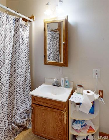 518 W Harris Avenue, Greenville, IL 62246