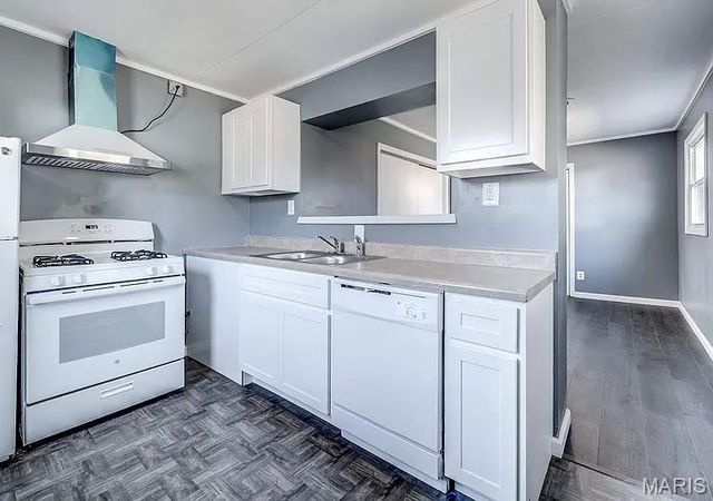 9618 De Porres Lane, St Louis, MO 63114