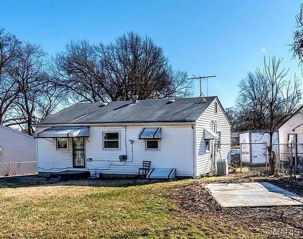 9618 De Porres Lane, St Louis, MO 63114