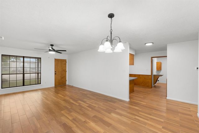 555 E Houston ST, Giddings, TX 78942