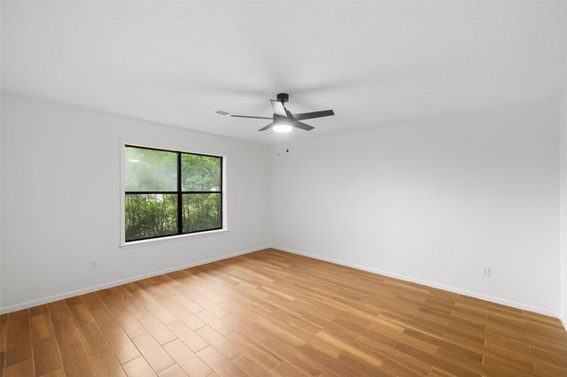 555 E Houston ST, Giddings, TX 78942