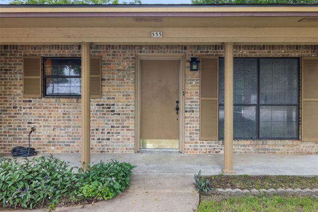 555 E Houston ST, Giddings, TX 78942