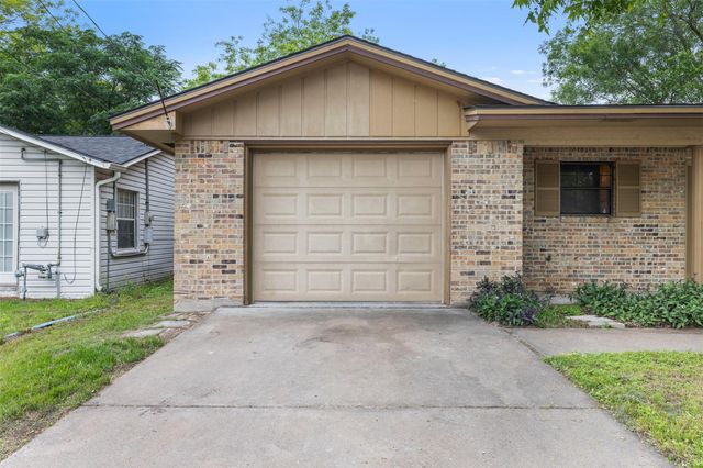 555 E Houston ST, Giddings, TX 78942