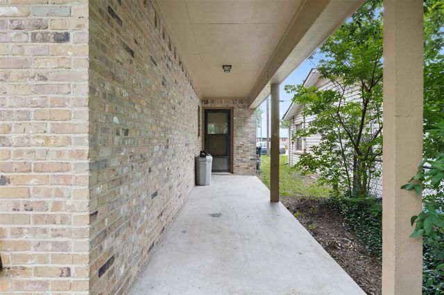 555 E Houston ST, Giddings, TX 78942
