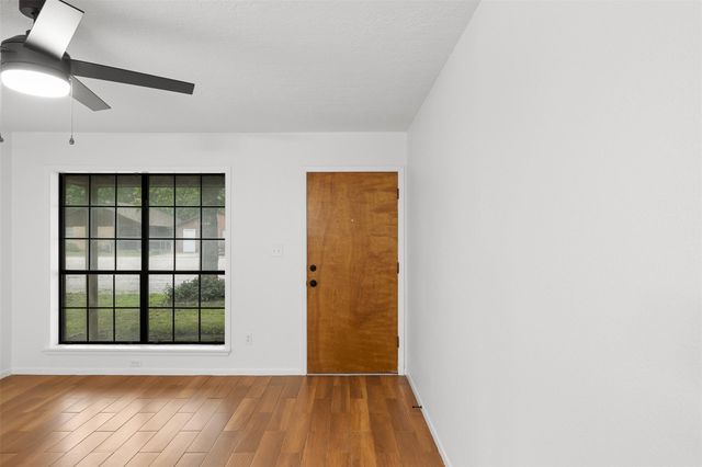 555 E Houston ST, Giddings, TX 78942