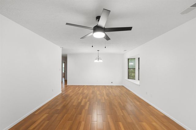 555 E Houston ST, Giddings, TX 78942